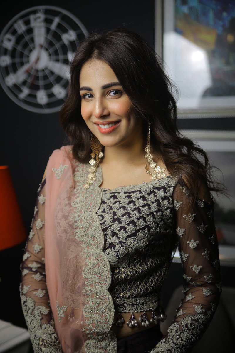 MediaSpringPk's tweet photo. The gorgeous @ushnashah on the set of her upcoming Eid Telefilm #HelpMeDurdana. Coming soon only on #ARYDigital. https://t.co/LHt3sWe8PR