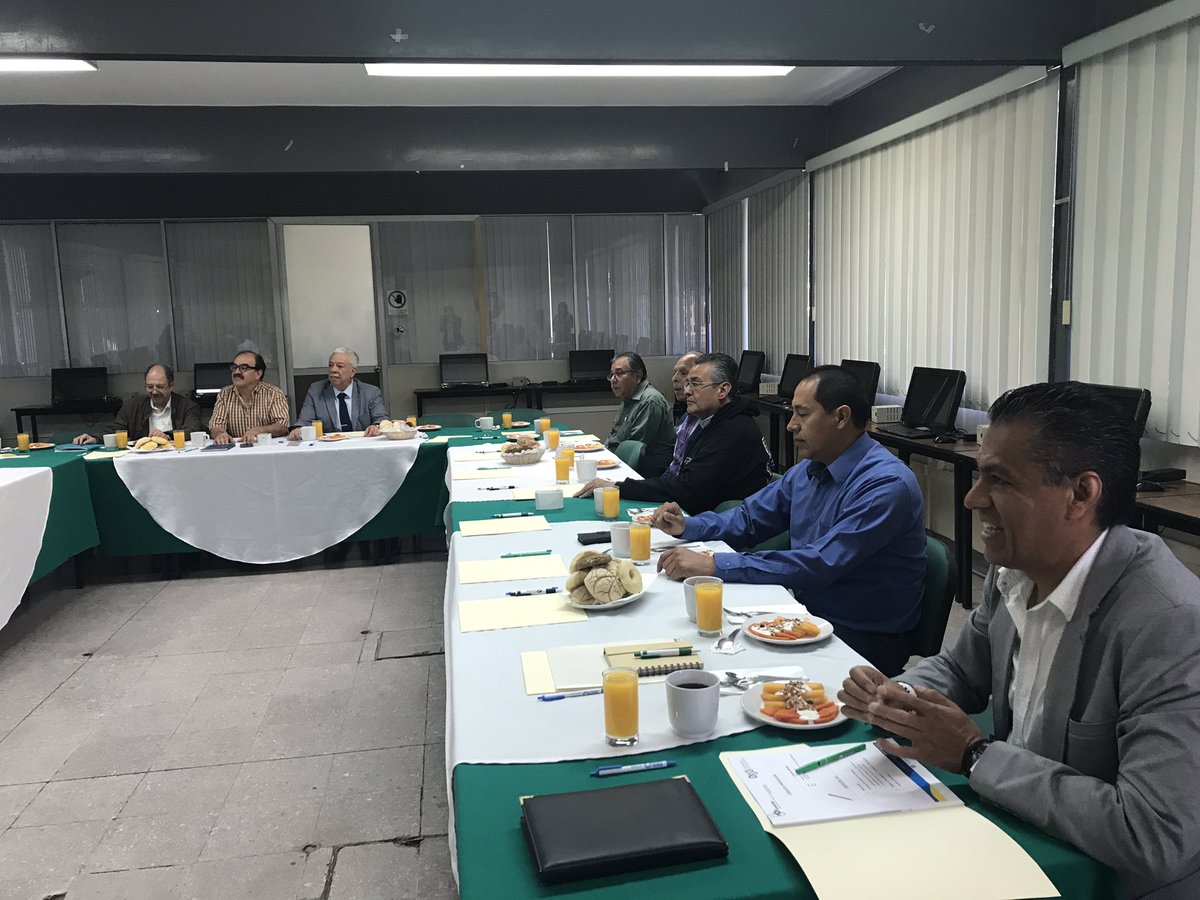 CONALEP_Dgo's tweet photo. Se llevó a cabo la 1a. Reunión ordinaria del Comité de Vinculación del plantel @CONALEPDGO130, dejando compromisos para beneficio de nuestros alumnos. https://t.co/oqqzgYlhYL