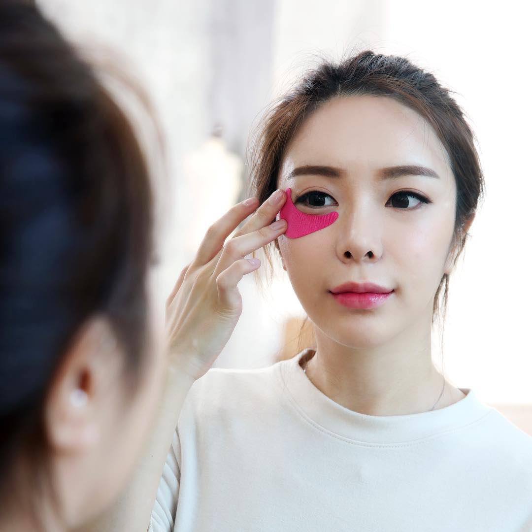 avajar_uae's tweet photo. Are you still just sticking patches？

Now you can stretch and pull～

Brightening✨Wrinkles🕷️Elascity💆🏼‍♀️
All in ONE 🥰🥰 -avajar- ☘️
-Perfect V Lifting Premium Mask-

#avajaruae #dubaibeauty #avajarperfectvliftingpremiummask #uaebeauty #dailyskincare #dubaiskincare#skincareuae https://t.co/uqx5JUvV3i