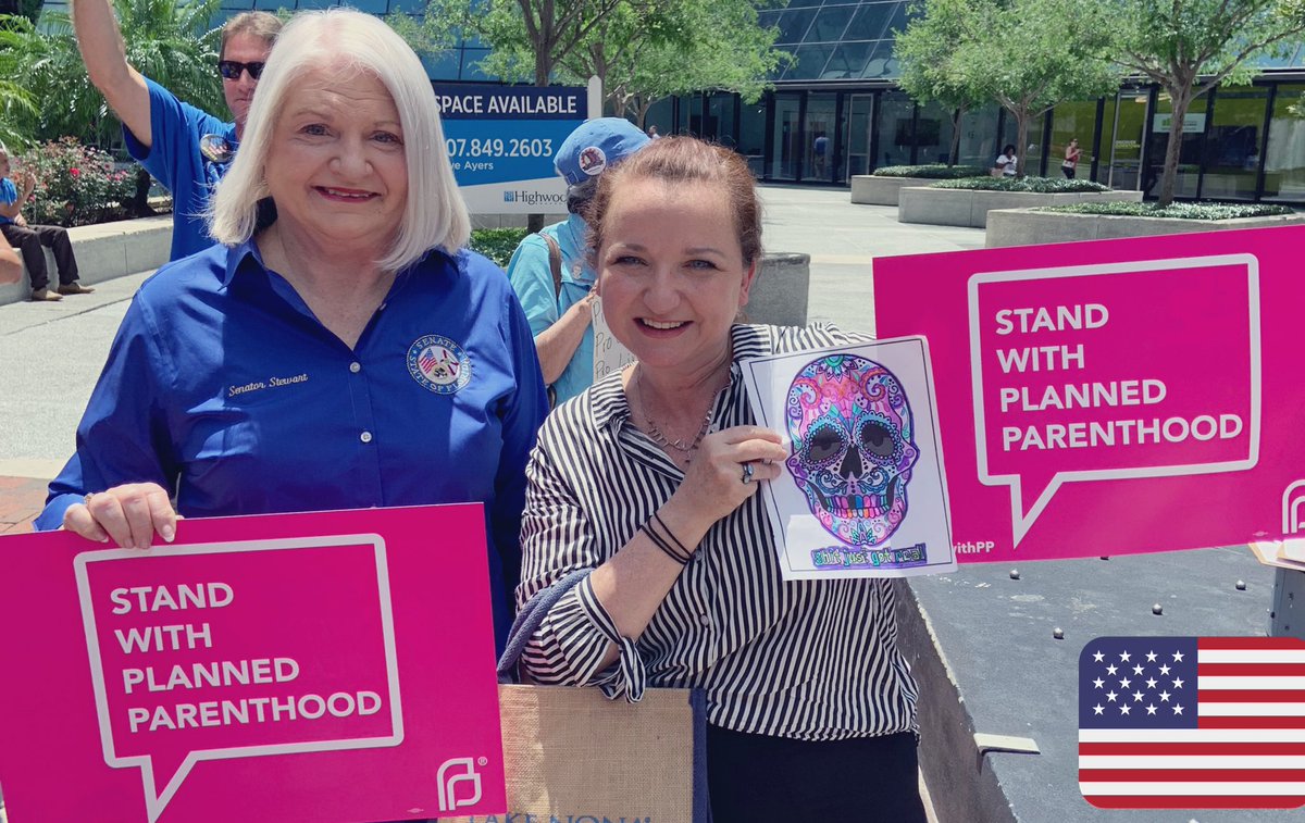 Glibee_G_Gloob's tweet image. It was a pleasure to meet you today. I thank you for the pic &amp;amp; hope to see you again soon!

#StopTheBans
#ProChoice
#ProPrivacy
#ProHealthCare
#ProReproductiveRights
#ProFreedom
#NOW
#Orlando
#Florida