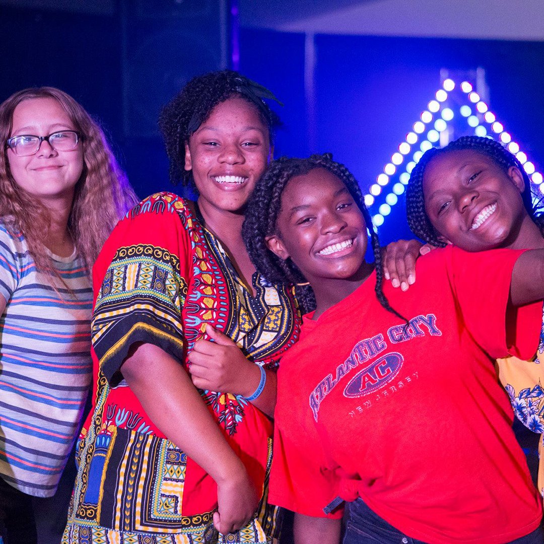 PCBStudents's tweet photo. Beach Camp friends are the best kind of friends! It's science. #pcbstudents #pcbeachcamp19 https://t.co/lkNVGCAufh