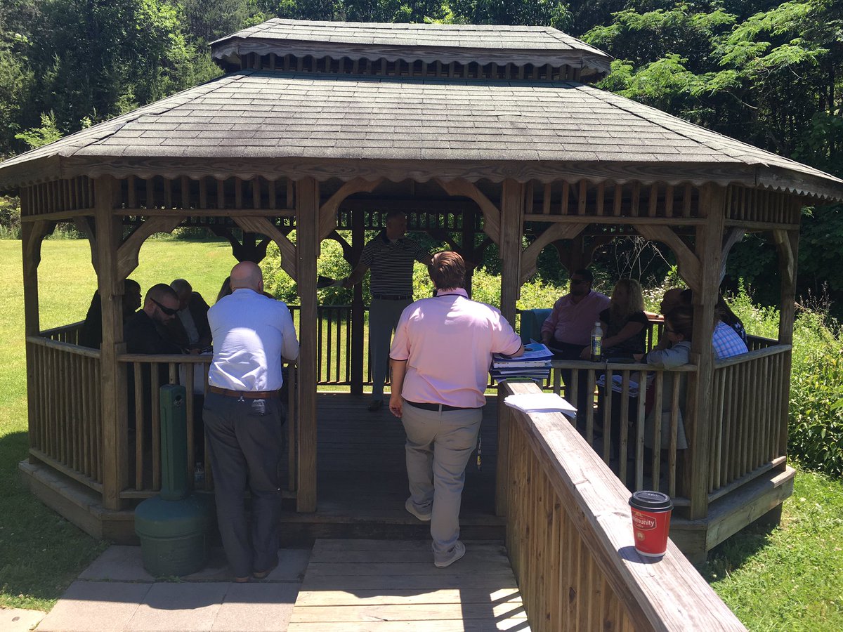 What a champion @SalesTrainerTN is!!! I had the pleasure of listening in on his new hire training. And boy oh boy was I impressed! Keep on delivering that candy Mike! This class is going to be coming out the gate swinging! #EmployerOfChoice #DiamondDifference #DiamondResorts