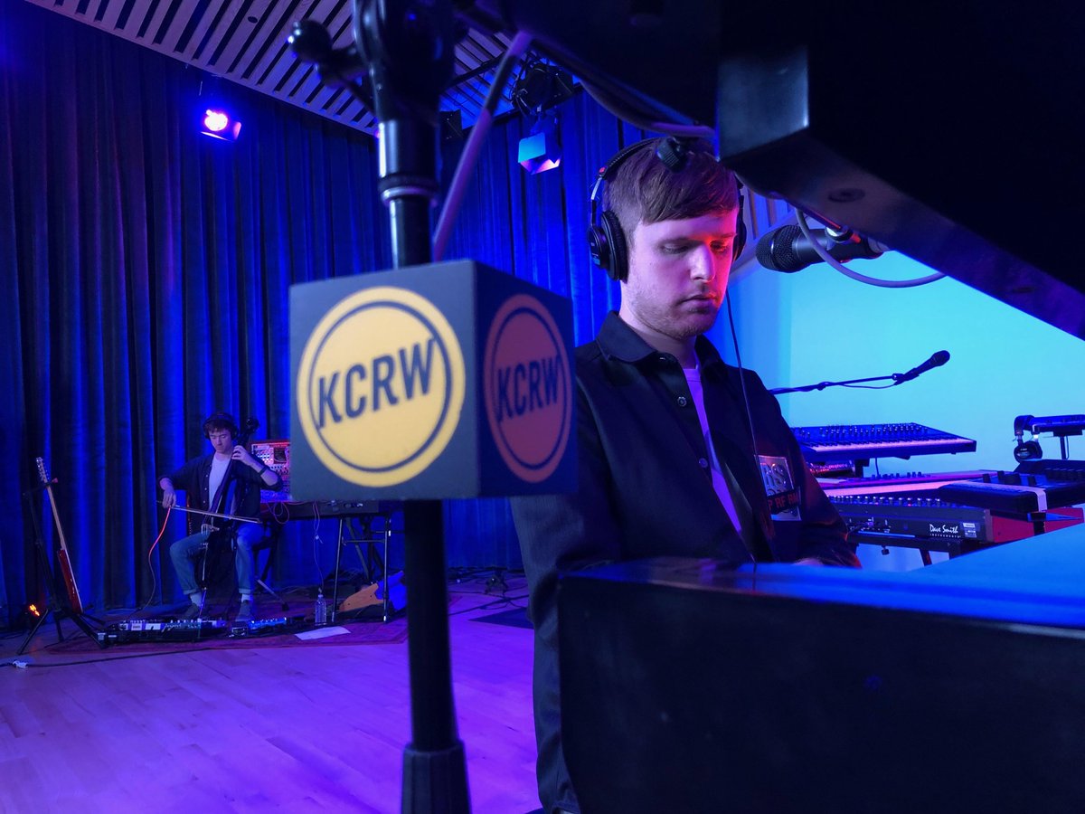 mbeKCRW's tweet image. Good Circuitry here at @kcrw! Second set of @jamesblake right now!