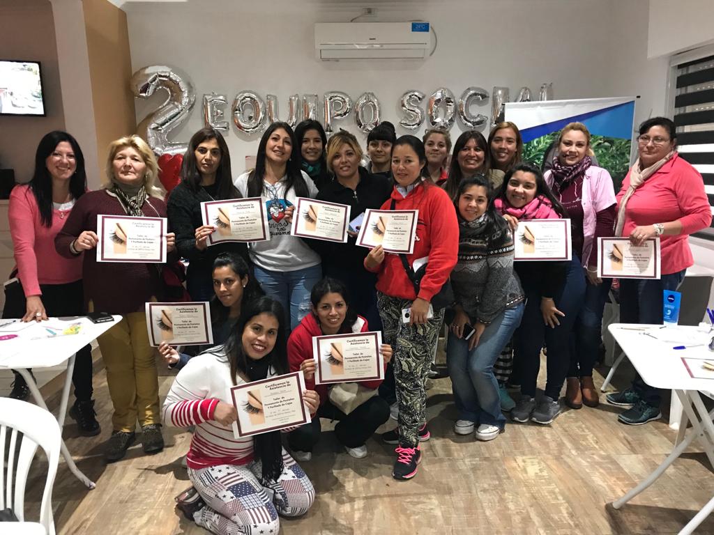 #AHORA I ¡Cierre del curso de permanente de pestañas y perfilado de cejas! ¡Mujeres emprendedoras! Una capacitación dinámica para buscar rápidamente una salida laboral. Queremos que todas y todos nuestros vecinos tengan las mismas oportunidades. #SiempreConVos en #Pilar