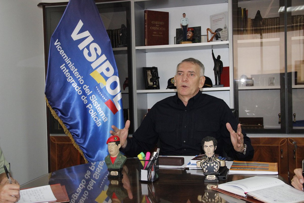 Visipol_MIJP's tweet image. #Hoy| En el encuentro se discuten temas sobre los procedimientos de ascensos,  acreditación única, y diferentes áreas del cuerpo de policia  @DGIAMPOVALV donde el titular de @Visipol_mijp orienta y responde a las dudas de la directiva del organismo de seguridad ciudadana #21May.