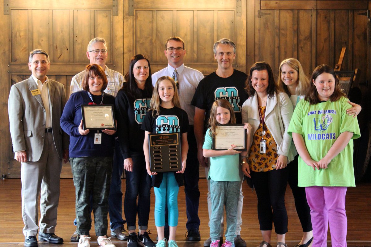Congrats to #CedarRiverElementary students, families &amp; staff, for winning the 1st-ever Golden Can Award in the spring food drive for the <a href="/MapleValleyFB/">MV Food Bank</a> Food Bank &amp; Emergency Svcs! LWES won 2nd; SLES won 3rd! #Tahoma as a whole collected 14K➕lbs of food. Thank you, community!