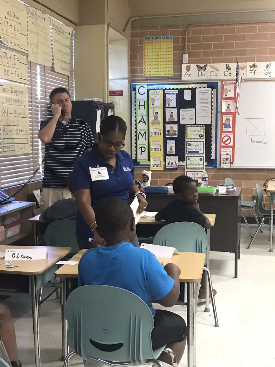 FLBlue's tweet image. Tawana makes a difference at @DuvalSchools Merrill Road  Elementary during @JANorthFlorida’s #JAinADay.