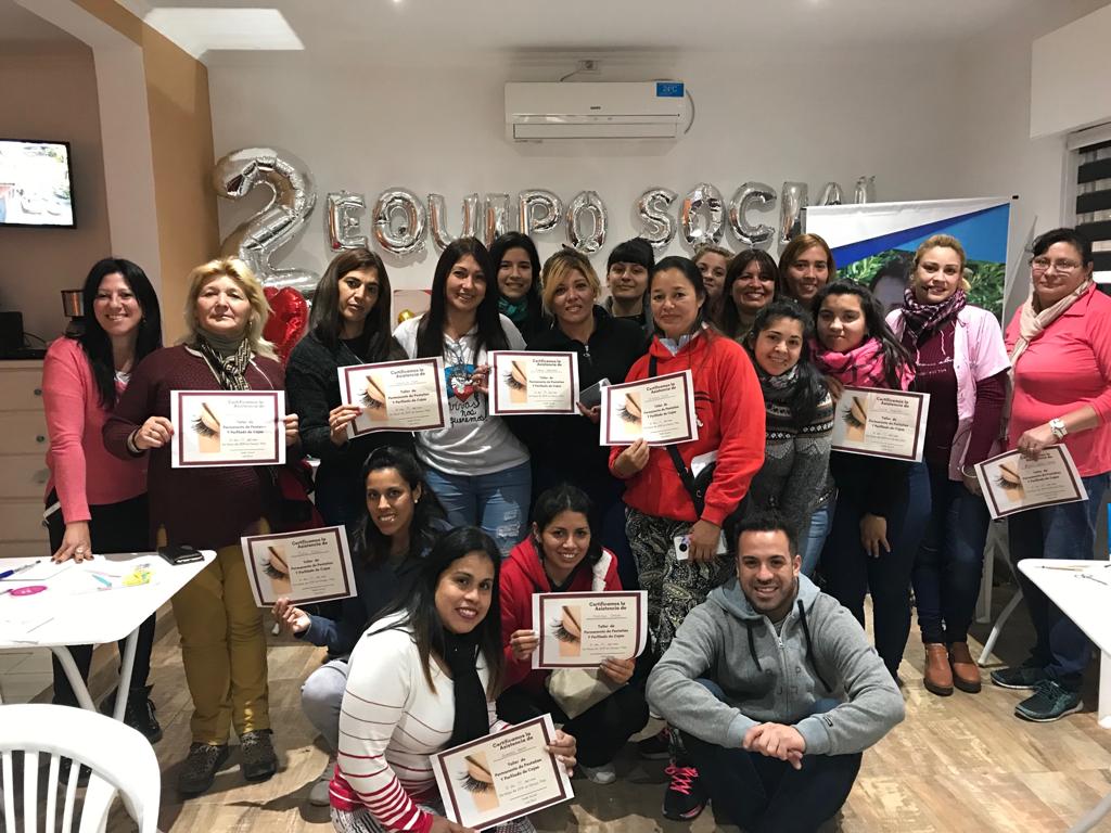¡Cierre de curso grauito de permanente de pestañas y perfilado de cejas! Mujeres capacitadas y con la posibilidad de emprender. Ese es el espítu de estos talleres encarados por <a href="/InesRicci/">𝕀𝕟𝕖𝕤 ℝ𝕚𝕔𝕔𝕚</a> y equipo. #SiempreConVos