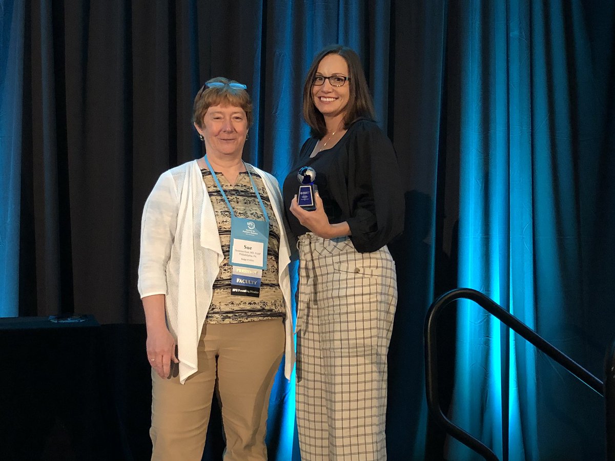 The Blike/Cravero Award being presented to @jphelps29 by @SueKost6 for her outstanding work in international #Sedation #sps19