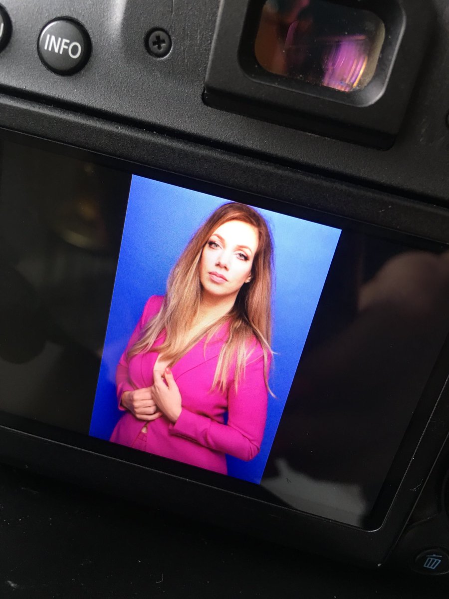 MEESTERADVIES's tweet photo. Sneak peek van de shoot vandaag bij de talentvolle Suzan Alberts!
#lawyerofattraction #businessshoot https://t.co/Goy2xt82FX
