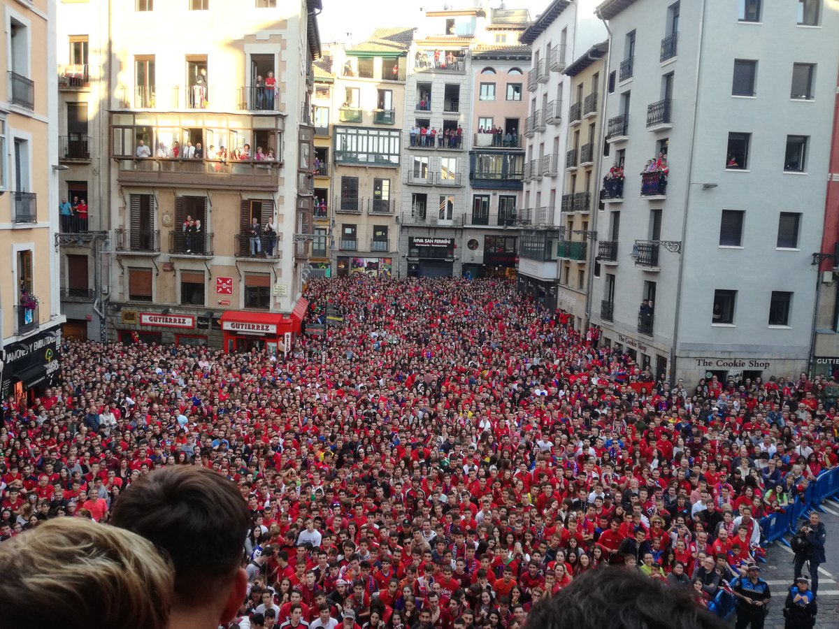 Osasuna_eus's tweet photo. 😍 MILA ESKER IRUÑEA 😍

#OsasunaLehenMailakoaDa #ItzuliGara https://t.co/6Hl2XkvnZl
