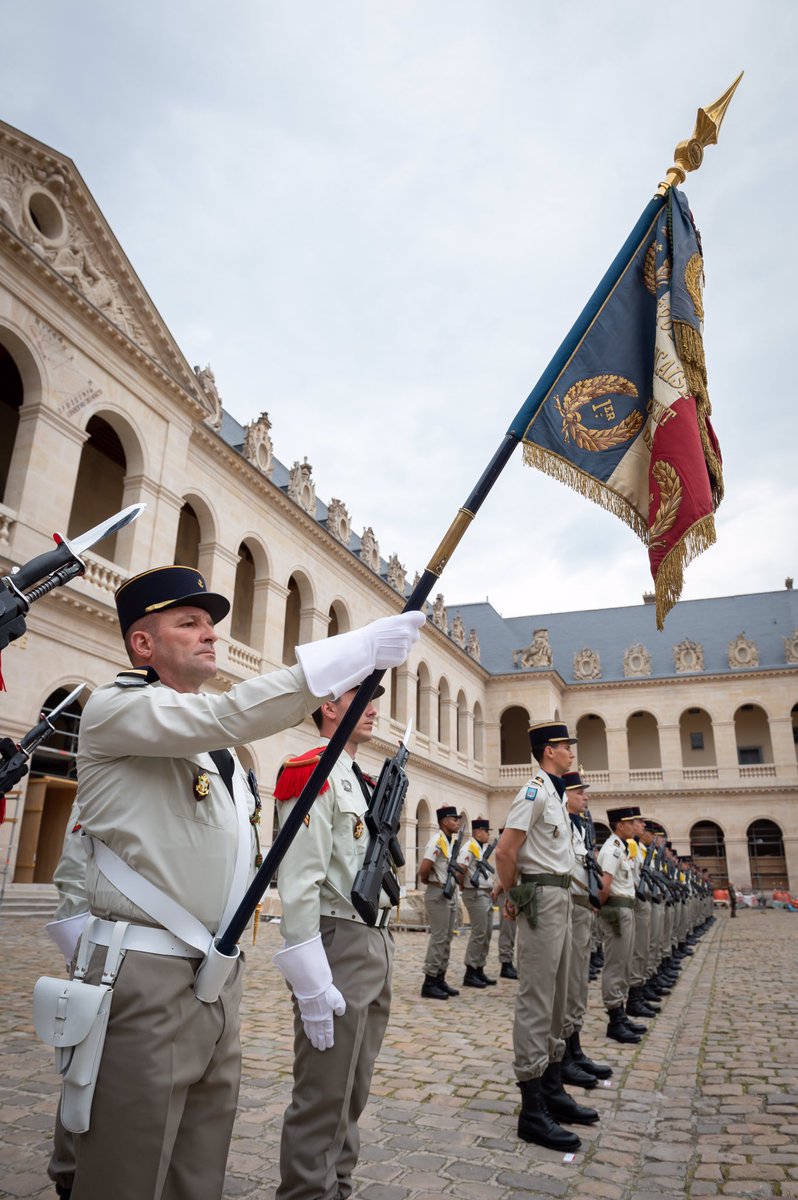 CEMAT_FR's tweet image. Les musiques de l'@armeedeterre sont héritières d'un patrimoine exceptionnel transmis par des musiciens dévoués. Patrimoine qui se perpétue aussi pour les jeunes engagés autour de l'emblème du #1RAMa. Ils s'inspireront d'un idéal commun les inscrivant dans une lignée glorieuse.