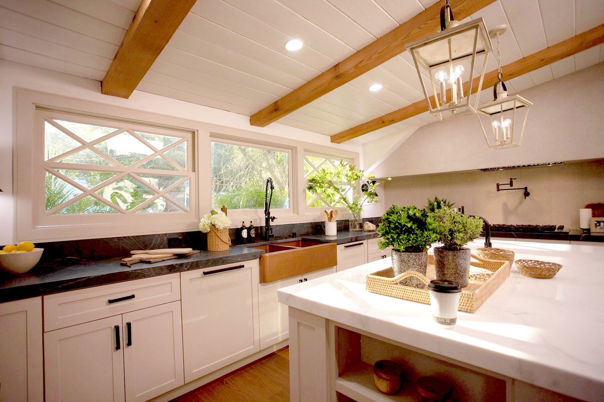 NateBerkus's tweet image. This dark-to-light transformation might be one of the most drastic ones yet on #NandJByDesign. Keep scrolling 👉🏼 to see the (very different) before shots. If you missed this episode, catch up now on the #TLCgo app. @JeremiahBrent @TLC