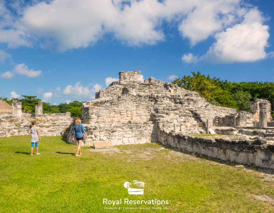 #DYK That Cancun has 4 incredible archeological sites: El Rey, El Meco, San Miguelito and the  Scorpion's Temple (Yamil Lu'um)? Make sure to visit them on your next vacations! 😉👍 #TravelTuesday