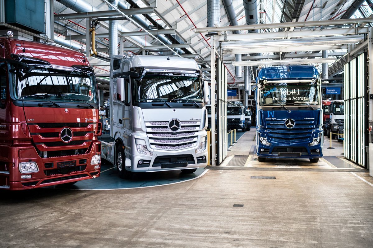 Daimler Ag Ready For Its Customers The First New Actros Rolls Off The Production Line At The Mercedes Benz Worth Plant Daimler Production Daimlertruckbus T Co M6q55hspqc