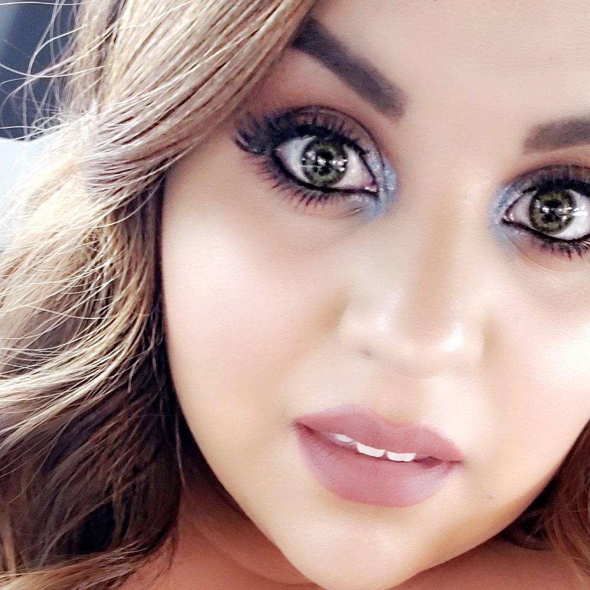 BreeBreeBeeotch's tweet photo. Just a little look at my makeup #cutthroatliner #lineronpoint #makeup #makeupartist #katvonddagger #katvondeyeliner #katvond #beccaopal #beccaopalhighlighter #becca #beccaxchrissy #lasheslasheslashes #simple #mustardyellow #plussize #thickthighssavelives #biggirlsneedlovetoo https://t.co/Iqt0LUjpuu