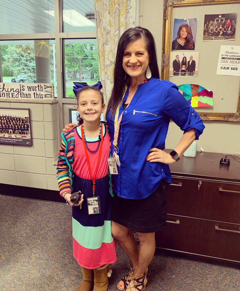 RamonaDunn14's tweet photo. Introducing Miss Sorrell...FSEโs Principal for the Day!! She definitely has what it takes. #sheisgoingplaces #funday https://t.co/GxRiwF2tSY