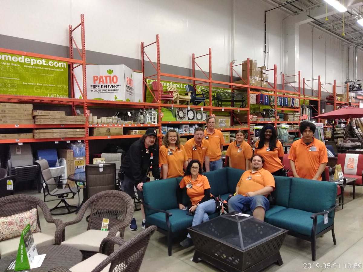 3807Met's tweet photo. 3807 MET Team ensuring patio Laydown is customer ready.Always aligning with the store goals and needs ##Spring Pack down Challenge #MET supporting store sales, # One Team One Vision.@brendan_m_burke, @RoWilliams1 https://t.co/skNEaPV6Gb