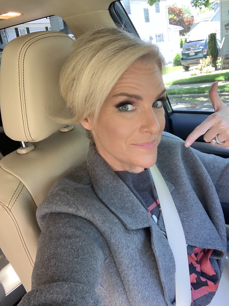 KSCapitolPolice's tweet photo. π£ Shout out to @JaniceDean for sharing a #SeatBeltSelfie
#BuckleUp
#EveryTrip
#EveryTime
#SeatbeltsSaveLives
#ClickItOrTicketCampaign
#mostlysunny #FoxNews #AWESOMEMeteorlogist https://t.co/V4ZWoJT8xm