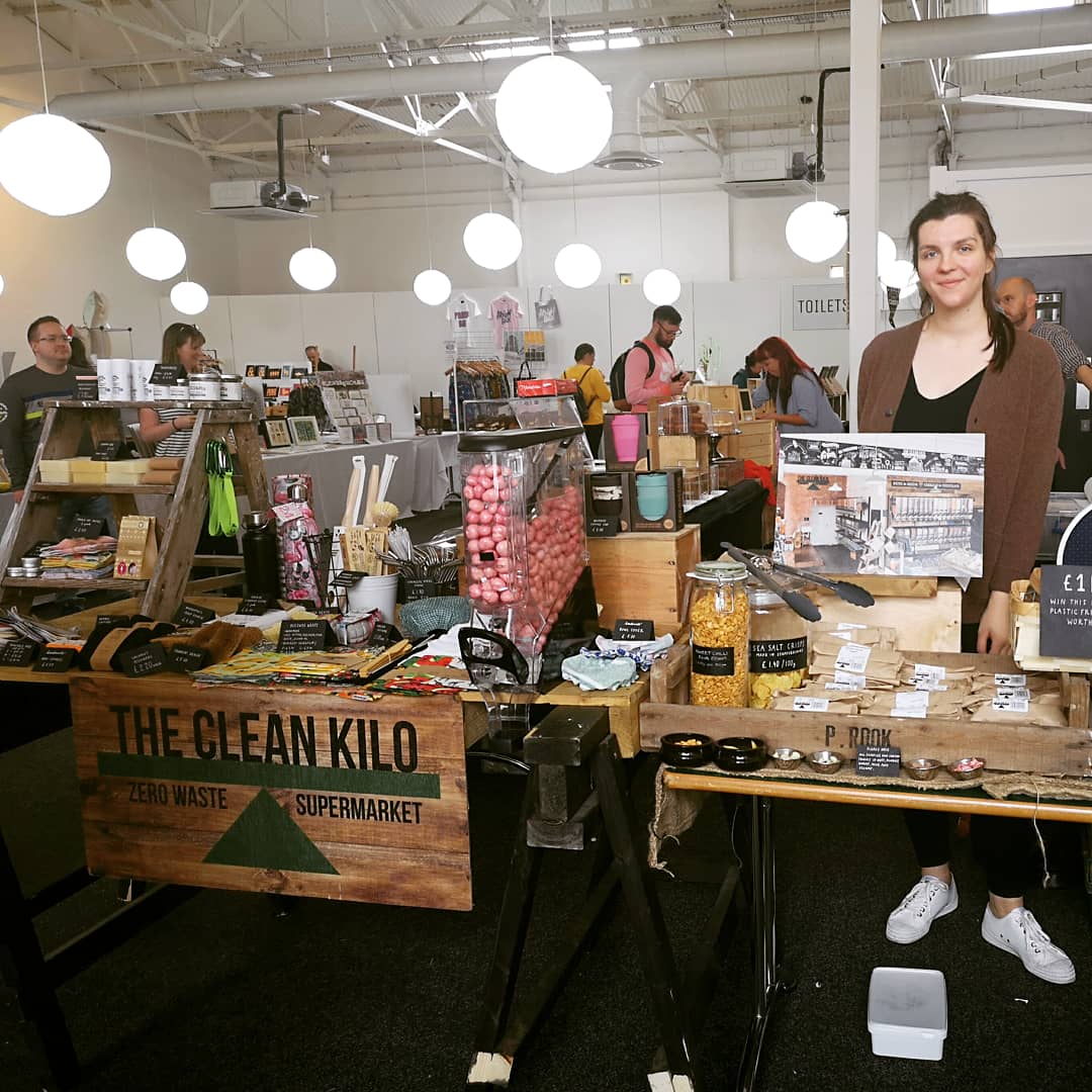TheCleanKilo's tweet photo. What a fantastic turn out at @IndependentBham
festival! Thank you to everyone who came and supported all the fantastic independent businesses in Brum!🙌
Also, we'd like this opportunity to thank our amazing shop supervisor! Tom and I could not do it without her!💚
#zerowastebrum https://t.co/BHqGZHAfkv