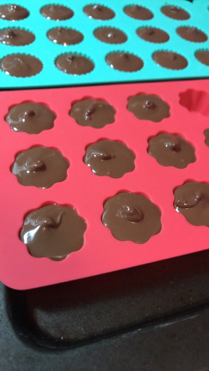 RelaxedSnacks's tweet photo. Chocolate goodies #edibles #cannabiscanada #cloudsovercanada #ExclusiveXrtracts #medicatedtreats #cannabiscommunity #Relaxedsnacks https://t.co/zhDgYKmFHV