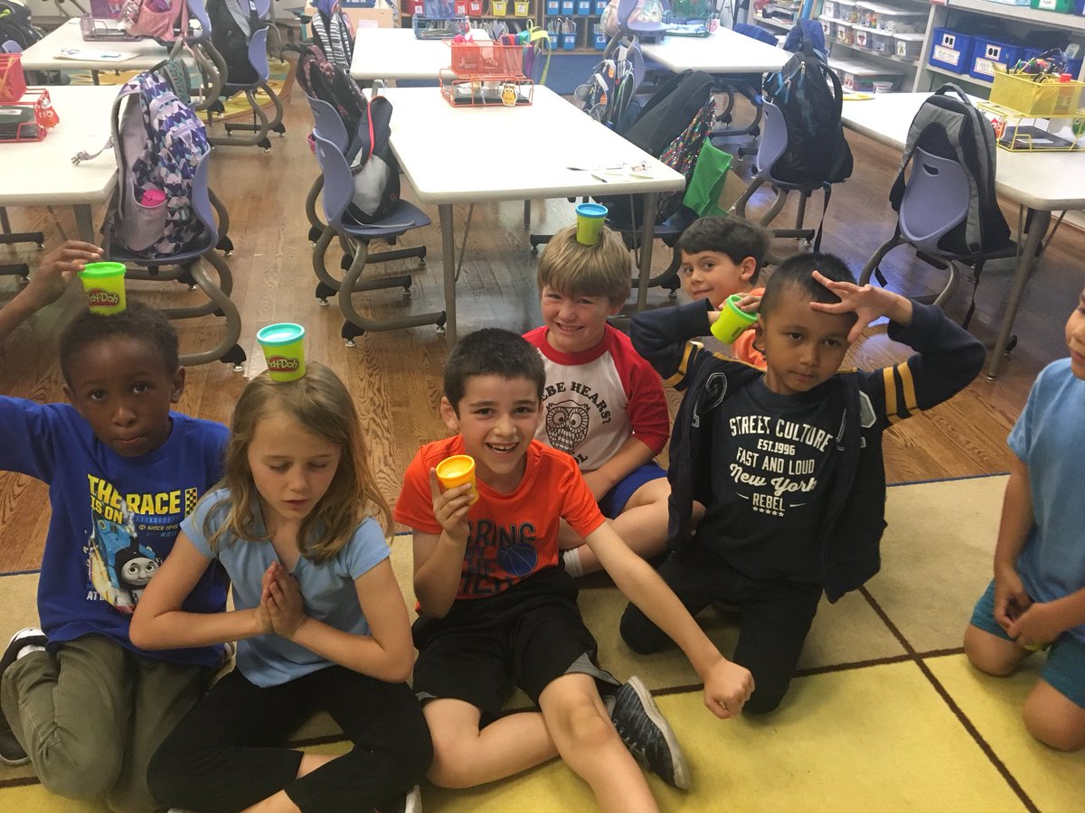 msboyleRM106's tweet photo. Free play-doh day! Everyone got to pick their favorite color to take home. #BowlofFun https://t.co/M3kxiqqwo9