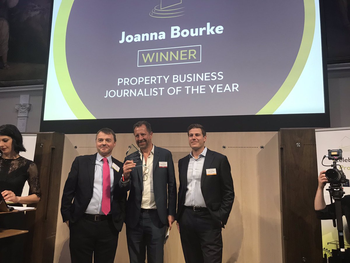 getflatfair's tweet photo. Our COO @djeczmien presenting the ‘Business Journalist of the Year’ award to @ES_JoBourke. Proud moment! 
#PPA2019 #property4media #flatfair #Property https://t.co/fLYUag6qgn