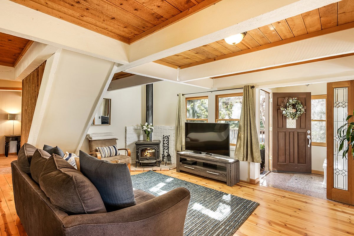 AspenSnowmasSir's tweet photo. Nestled on the Hillside in Old Town Basalt. Charming, remodeled, 3 bed, 2 bath home with views of Mt. Sopris, open floor plan, wood flooring, high-end appliances, hot tub & outdoor spaces/decks. Explore now: https://t.co/PaXnDUj0ZL #BasaltCO #AspenSnowmassSIR #LIVESIR #NEWListing https://t.co/pEyjfPoSTT