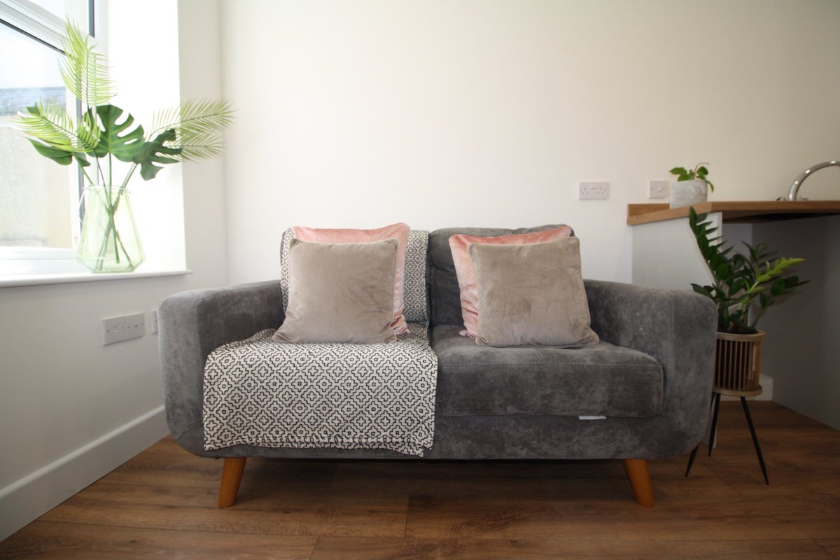SMARTTorbay's tweet photo. 🚨NEW #APARTMENTS IN #TORQUAY RELEASED FOR SALE🚨
Located at the top of town some even come with parking - prices start at just £64,950 🔥
Fantastic #buytolet #properties or #owner occupiers 🚨
#Torbayhour #Devonhour #Torbay https://t.co/WAVsVvrv6F