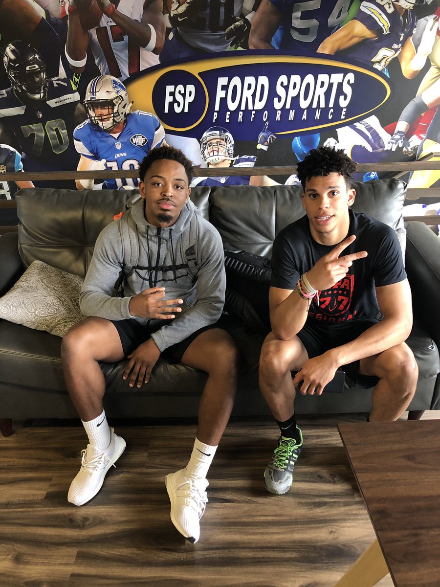 gofordsports's tweet photo. College guys are back in town! @LifeWithRelly and @Darias_7 are products of The Program and will forever be a part of the #FSPFamily. https://t.co/aJErKiE5GI