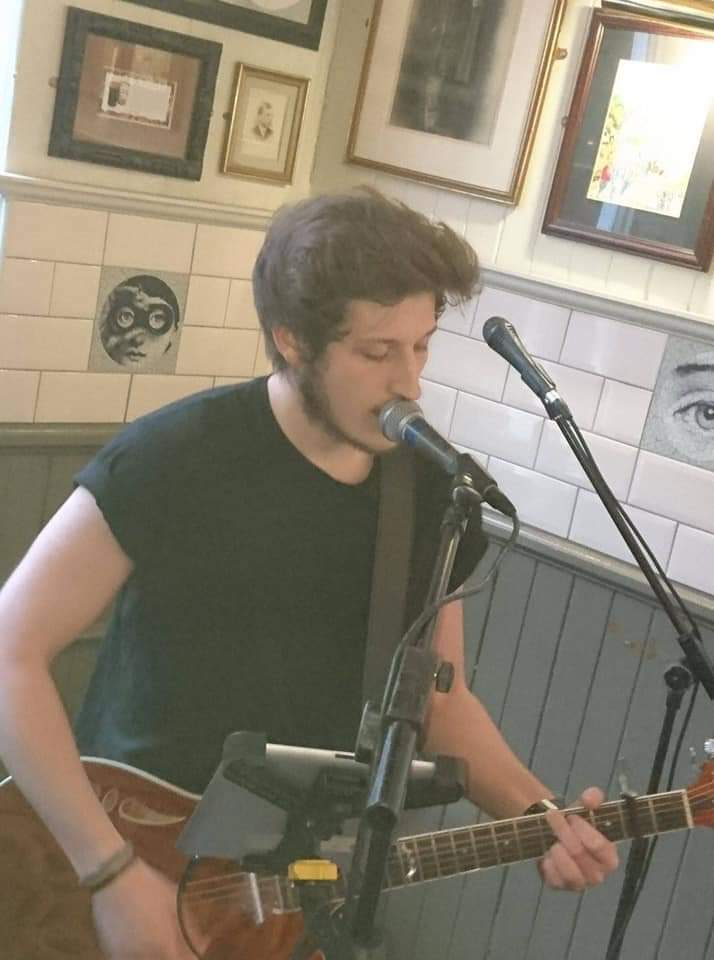 Live music &amp; fresh pretzels with beer being served Bank Holiday Sunday from 3pm at Quirky Tap.