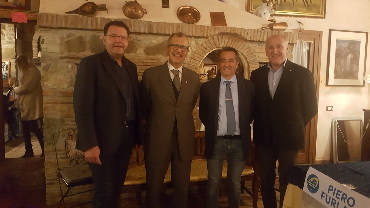 ZaninMauro's tweet photo. #elezionicomunali2019 #manzano a sostegno del candidato sindaco Piero #furlani con gli amici lorenzo #alessio e @macorigud https://t.co/rd7wNgeaLS