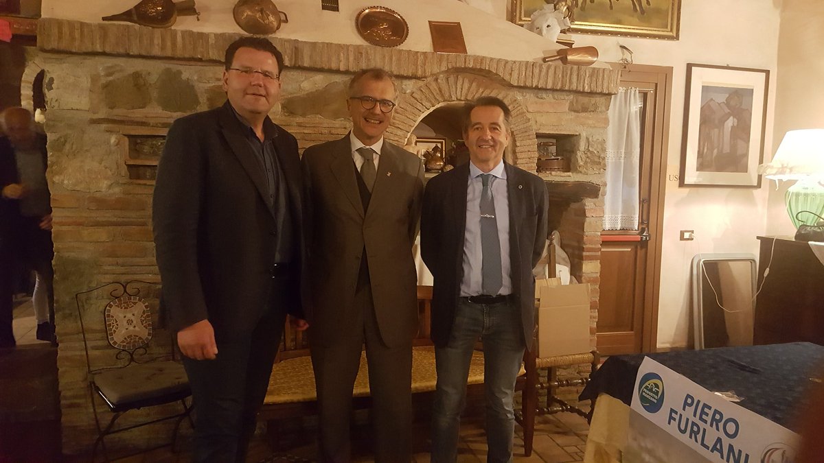 ZaninMauro's tweet photo. #elezionicomunali2019 #manzano a sostegno del candidato sindaco Piero #furlani con gli amici lorenzo #alessio e @macorigud https://t.co/rd7wNgeaLS