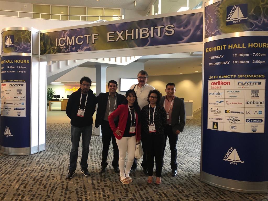 campossilvaie's tweet photo. Qué alegría me siguen dando mis troyanos alumnos, emocionado de que estén con Joaquin mi director de tesis de Maestría, compartiendo un gran evento #ICMCT2019 #SanDiego #ILoveScience #NumberOne #Boriding #ThinFilms #HardCoatings Hermosos y Hermosas!!! https://t.co/bVOXVlzSek
