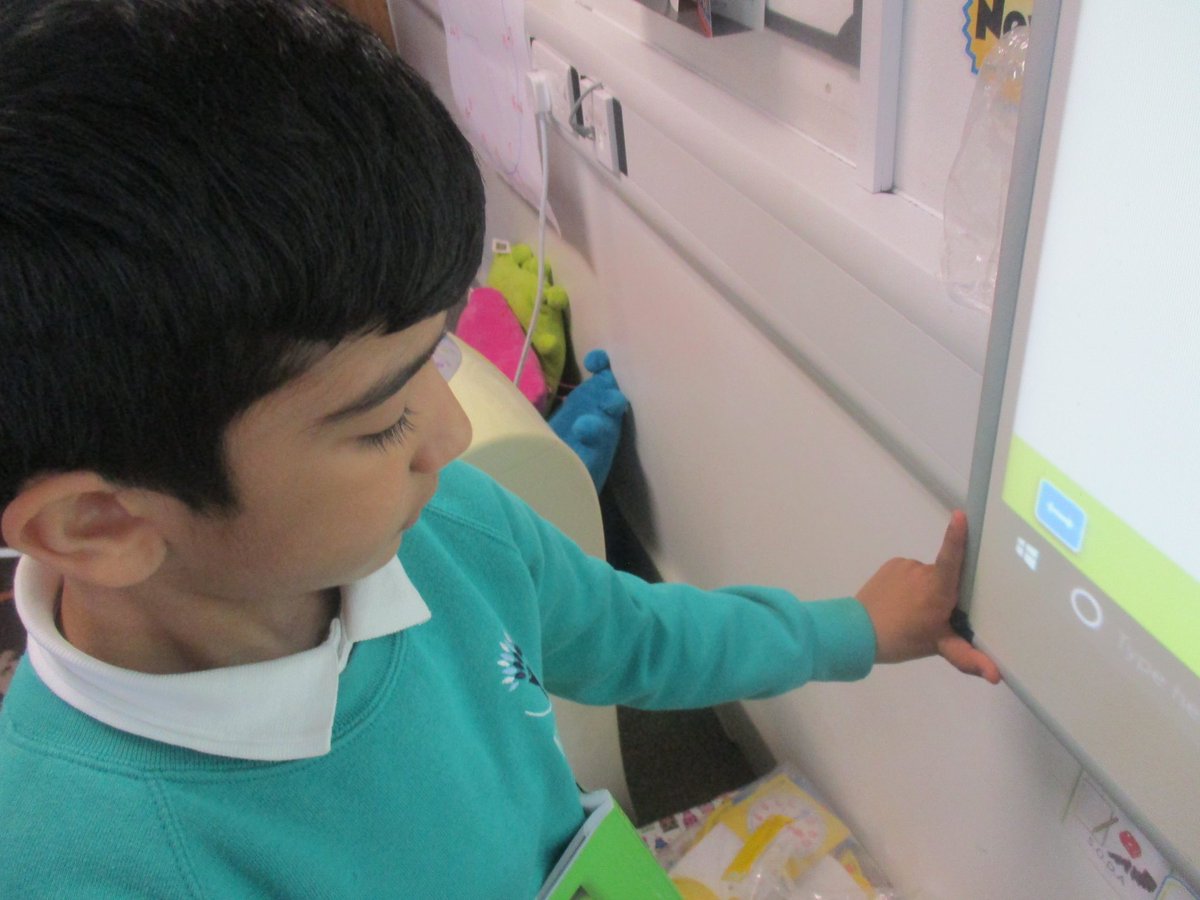 CORENansen's tweet photo. Y3 pondered whether you could build a school without right angles... After investigating the idea, they decided that they were “absolutely everywhere.” #maths2019 #COREopportunity https://t.co/PTmhN85S9p