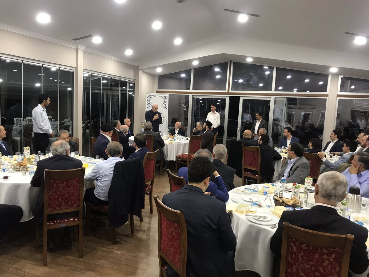 رئيس البرلمان التركي السابق اسماعيل قهرمان في برنامج الإفطار الذي نظّمه وقف الخيرات في مقرّه الرئيسي باسطنبول 
#رمضان_كريم