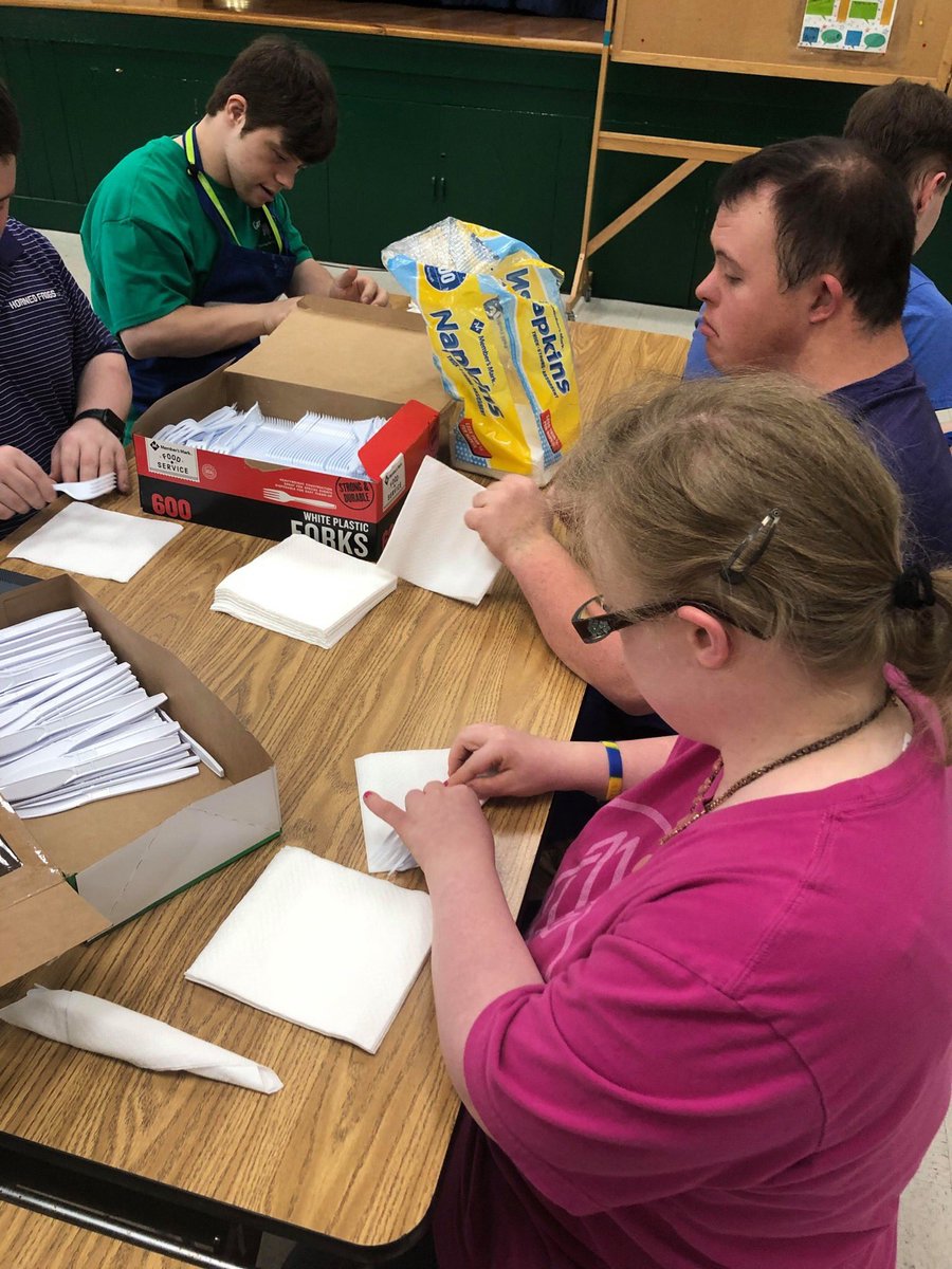 GreenOaksGators's tweet photo. Over the last few months, our GOAL Green Team has been running our very own "Gator Cafe". The participants plan, prepare, shop, cook, and deliver meals for our staff once a month. Activities like these encourage our GOAL participants to use math skills and  cooking skills. https://t.co/FkrwoSFx1R