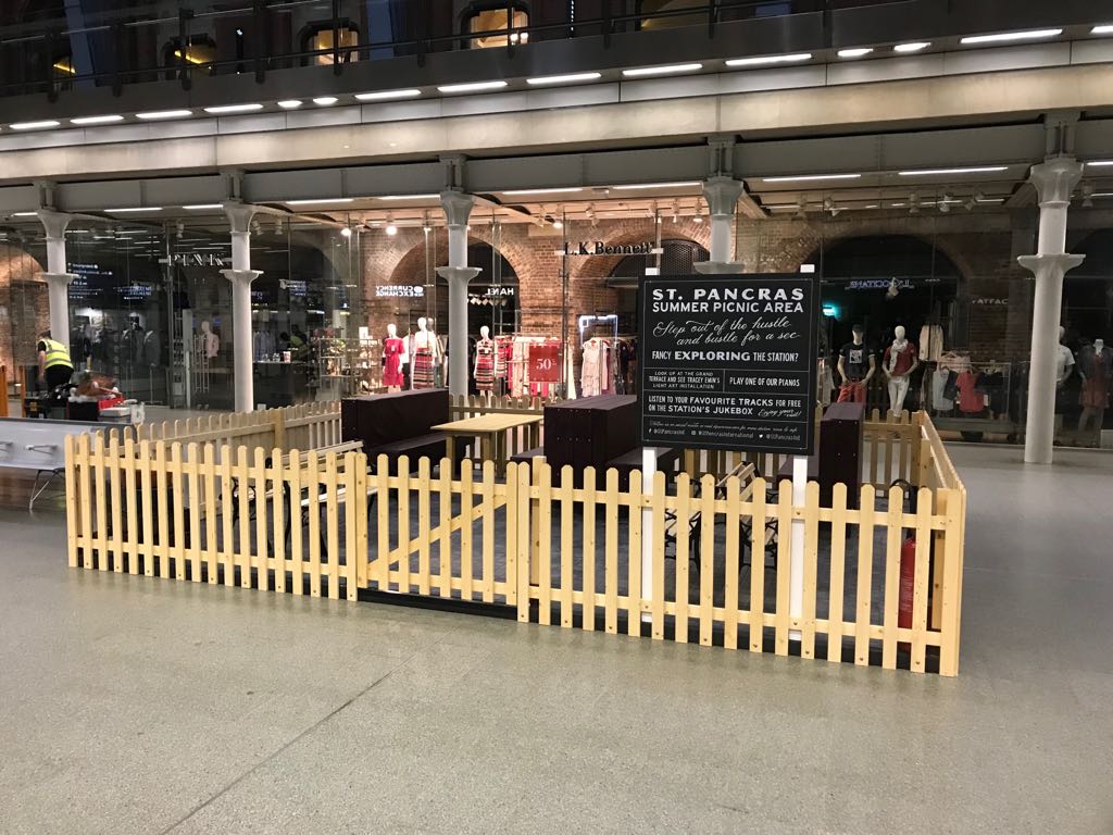 creatoruk's tweet photo. Last Summer .....
Pics of #Summer #Picnic Area we produced for creative marketing agency @brandanddeliver at @StPancrasInt.
Waiting for a @Eurostar @EurostarUK was never more relaxing!
#StP150 #london #londres #visitlondon #trains #travel #eurostar
#Londonislovinit #LoveLondon https://t.co/IzkjJHOXPW
