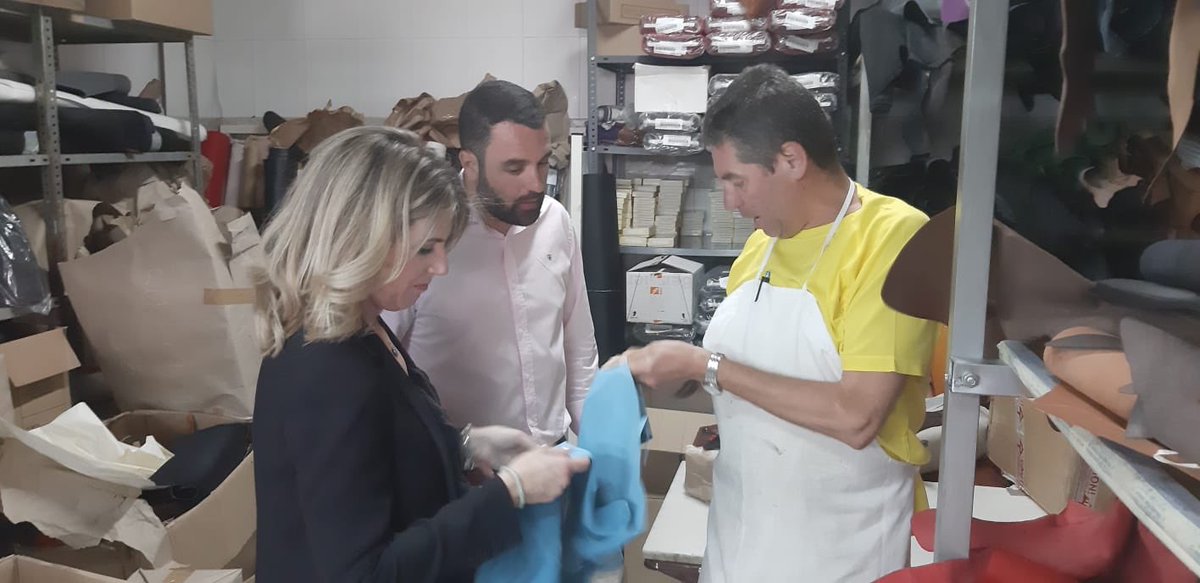 AnaMestrePP's tweet photo. En #Algar conocemos la iniciativa empresarial de muchos vecinos que llevan años creando empleo y recursos para la sierra y para la provincia de #Cádiz. Con interés y conocimiento se gobierna mejor. @jcsanchezb82 💪🏻 https://t.co/b3F0OGMfxF