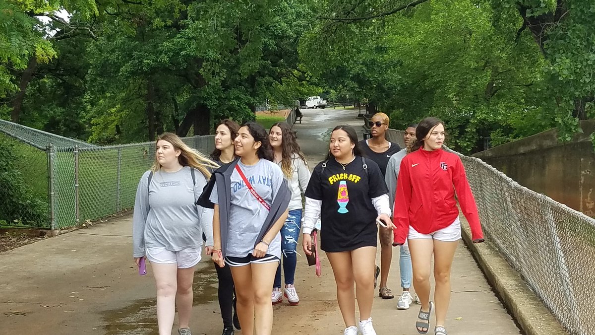 DCseniors2019's tweet photo. Day 1 of Senior Week! The trip to the zoo was awesome! #MDPurpose https://t.co/Flol9vtlAO