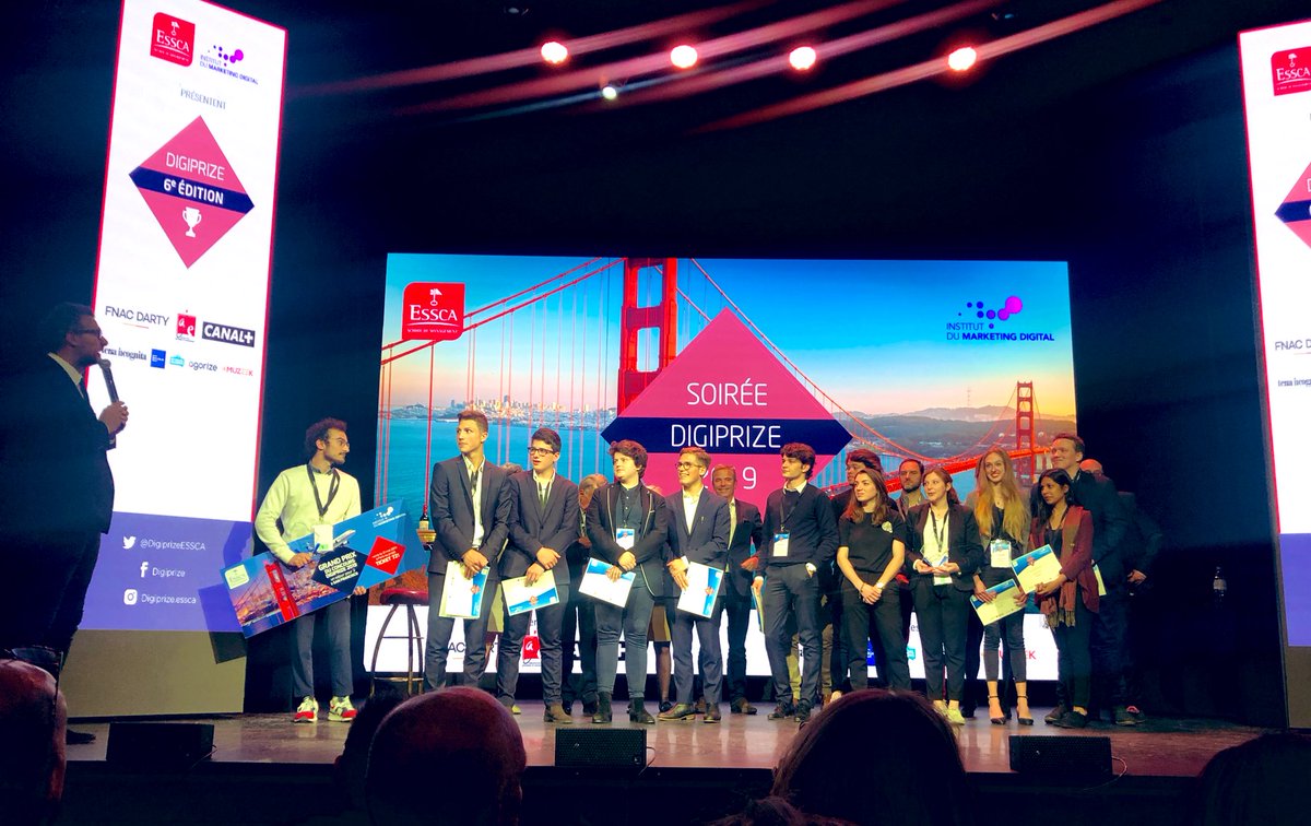 ESSCA_Ecole's tweet photo. Photo des lauréats de l’édition 6 du #Digiprize 👏🏻 bravo à tous 🚀🎉🥰@JeanCharroin @pnathanSK @ralucaloury @Fnac @Darty_Officiel @AJE_nationale @DavidAbiker https://t.co/jqV5MZXKPi