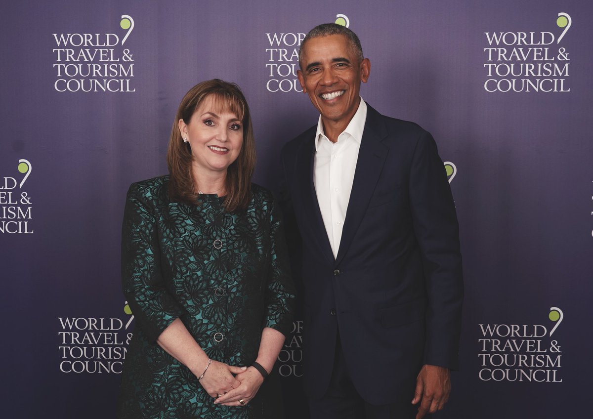GGuevaraM's tweet photo. “El poder no transforma ni cambia a la gente, solo muestra y saca la esencia  real de la persona”-B.Obama . Compartió en hermosa #Sevilla durante nuestro @wttc #GS19 . Impresionante escucharlo .. dijo mucho con pocas palabras ... El gran líder de nuestros tiempos ! @BarackObama https://t.co/VwMUyKAQT0