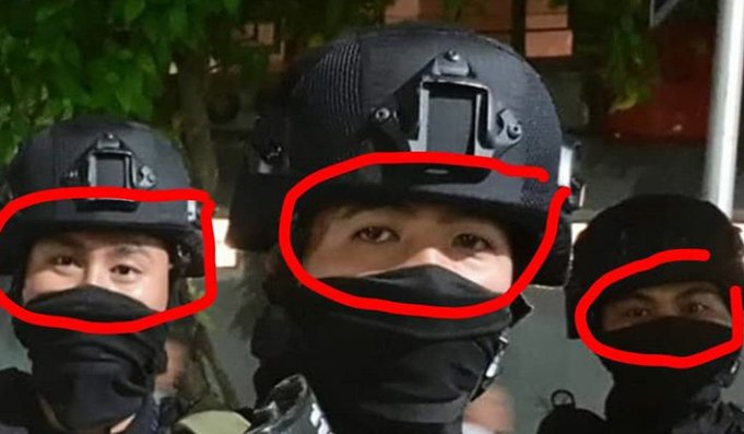 Wait a minute. Who made this #tangkapprabowo? The fuck dude. U better look at this "chinese police" or "black cops", or whatever it is. Explain it to me, pls.
#RakyatTolakHasilPilpres 
#HargaiSuaraRakyat