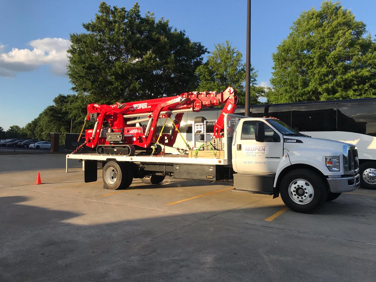 Teupen_NA's tweet photo. And we are off!! Kicking off the LEO92SJ plus Road Tour with a demo in New Orleans, LA! Schedule your chance to see the brand new Teupen LEO92SJ plus model while it is out on the road! Also get a chance to meet Teupen CEO, Martin Borutta! #Teupen #LEOseries #demo #TeupenIt https://t.co/CN74xzwMjO