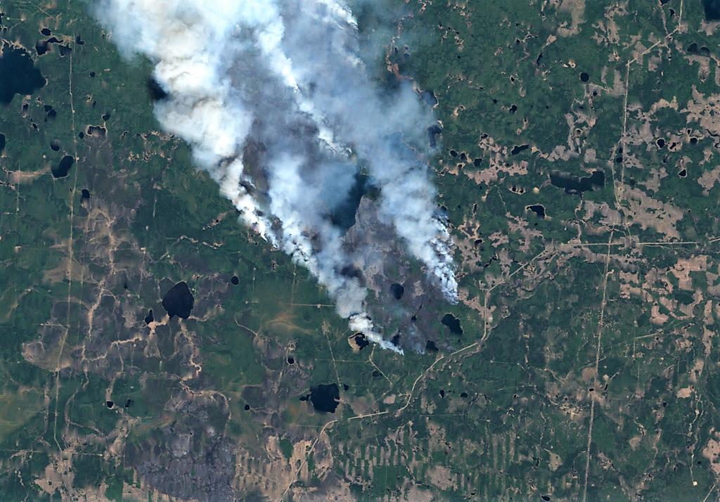 tonyveco's tweet image. And here the True Colors view of the same scene. #albertawildfire #Landsat  . Data products processed via #ESA_SNAP