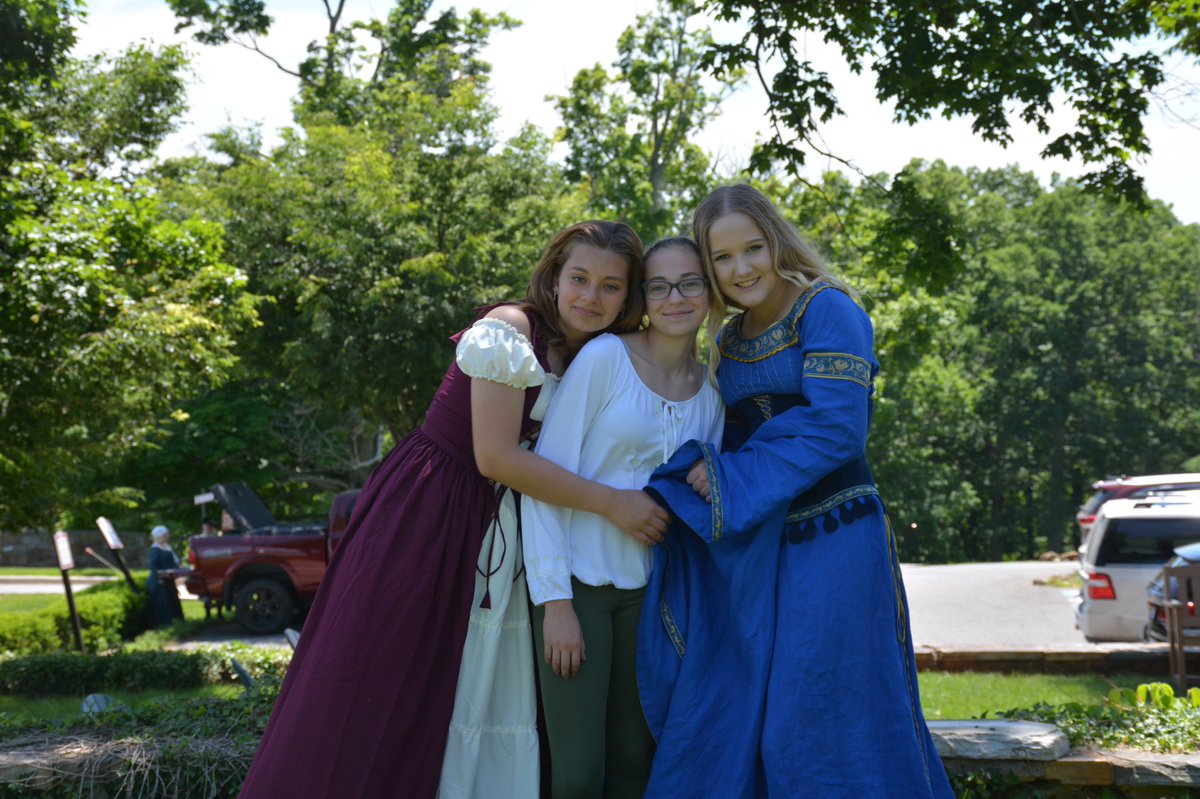 wakefieldschool's tweet photo. Having a lot of fun at the Third and Eighth Grade Medieval Faire! https://t.co/wJ6JZa1KoR