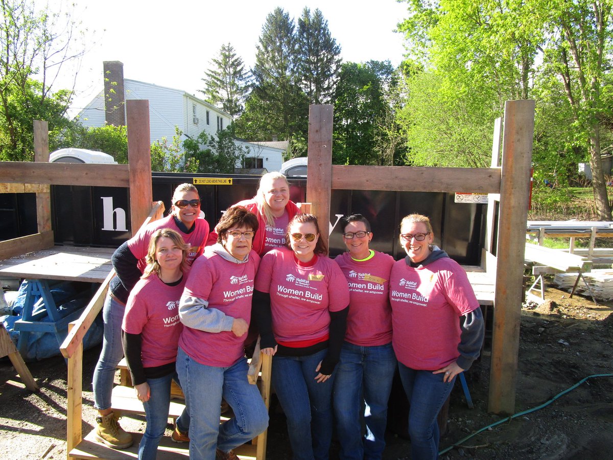 HabitatMWGW's tweet photo. Women Build #TeamCutlerAssociates took part in their #AffordableHome #BuildDay at 172 Concord Street in Holliston! This team was led by our new board member Julie Davenport. Thank you to @olivasmarket for providing Team Cutler Associates a delicious lunch! https://t.co/VDN224mE1f https://t.co/nY4cEEfdAM