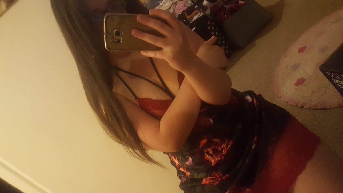 ZeSlyRoyalNova's tweet photo. Not really sure if I wanna keep this up but let's go body positivity! 💞 #bodypositivy #loveyourself #beauty #novanuggets #novabeans https://t.co/7bBB5rgbsu
