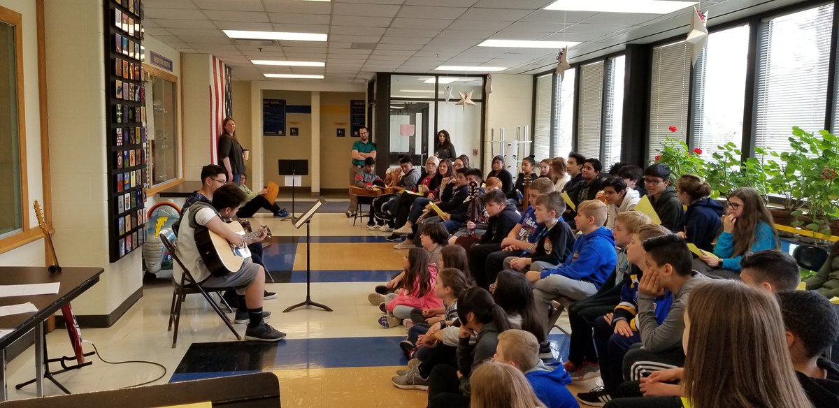 MrsSickinger's tweet photo. 8g music class had a full house for their first performance!   #wearechurchville #igniteD205 @ChurchvilleD205 https://t.co/RkaPbWDbjT