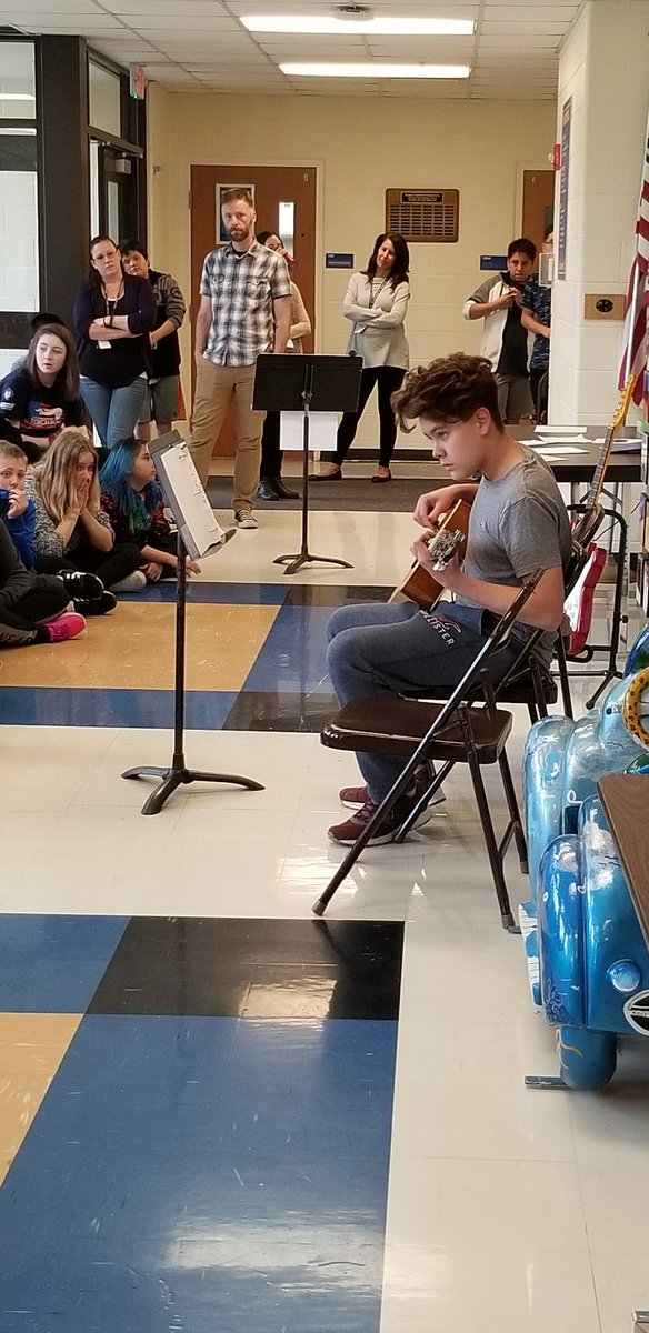 MrsSickinger's tweet photo. 8g music class had a full house for their first performance!   #wearechurchville #igniteD205 @ChurchvilleD205 https://t.co/RkaPbWDbjT